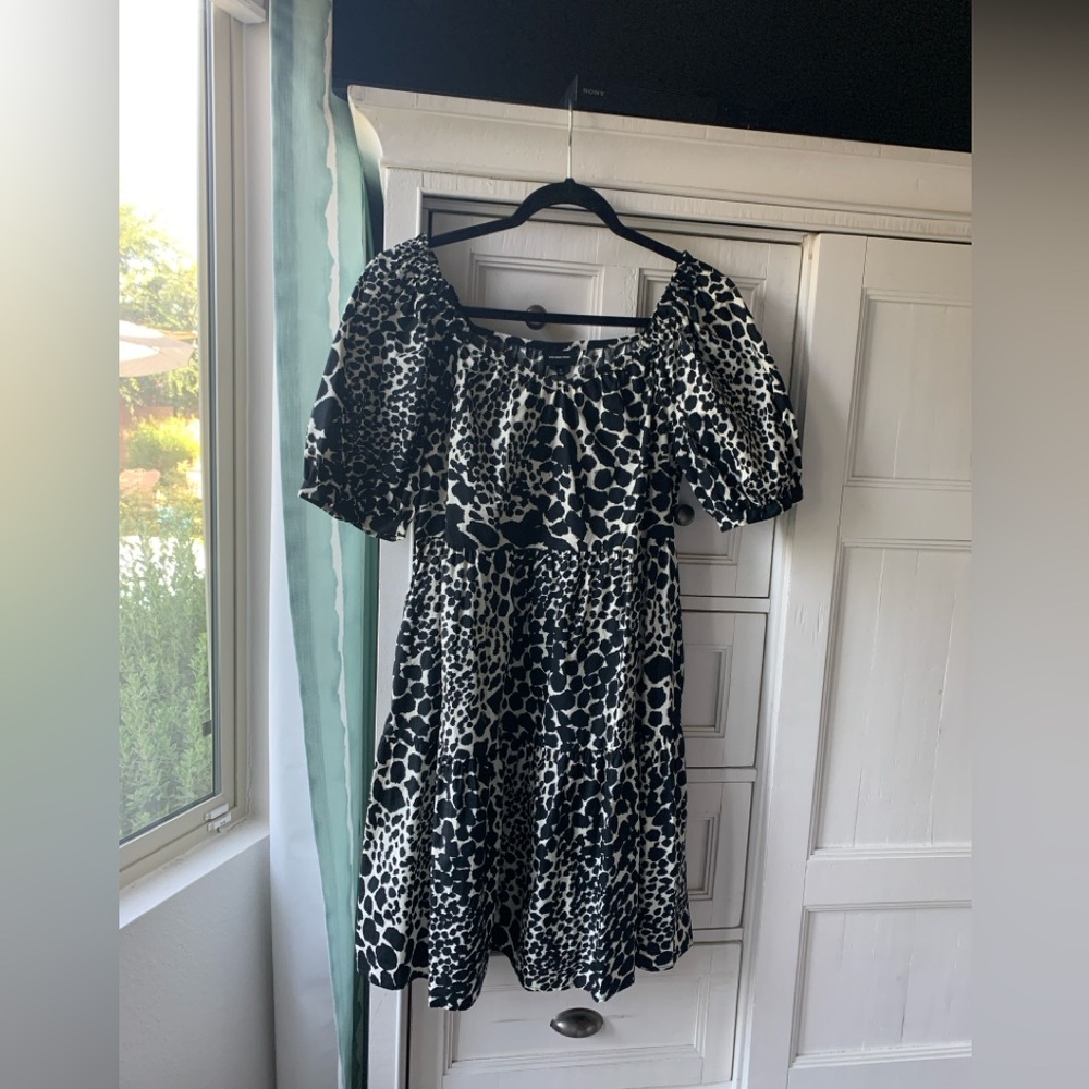 Black and white summer dress M